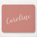 Tapis De Souris Typographie minimaliste de Terracotta Nom personna<br><div class="desc">Simple pavé de souris avec design de nom moderne et élégant personnalisé en lettrage à la main sur un arrière - plan doux en terre cuite.</div>