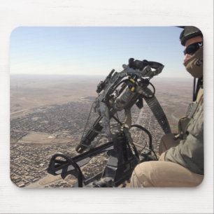 Tapis De Souris Un chef d'équipage cherche une activité suspecte