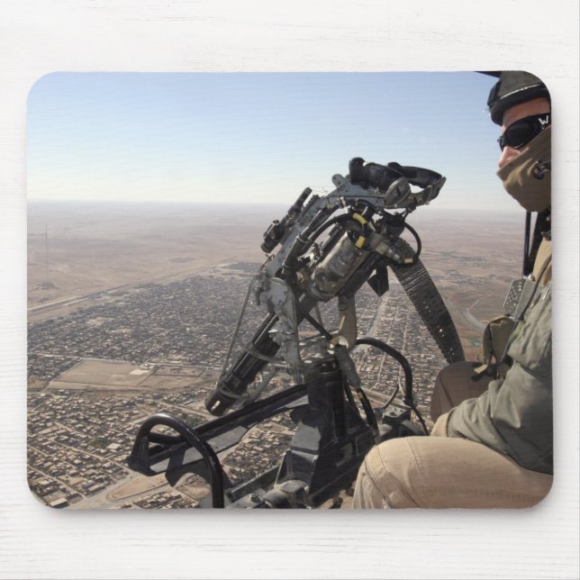 Tapis De Souris Un chef d'équipage cherche une activité suspecte (Devant)