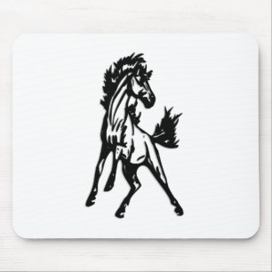 Tapis De Souris Un cheval sautant fringant dans la nature