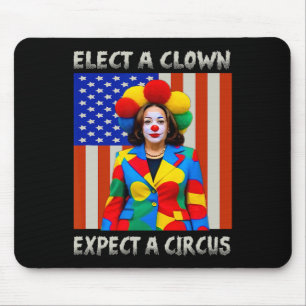 Tapis De Souris Un Clown attend un cirque anti-kamala-harris
