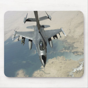 Tapis De Souris Un F-16 Faucon combattant ravitaille