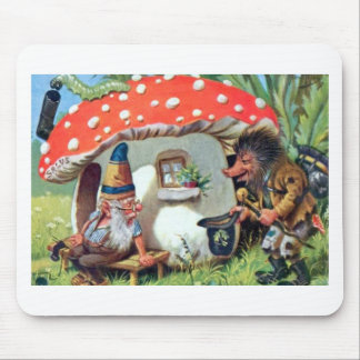 Tapis De Souris Un Gnome vivant dans un chalet de champignons
