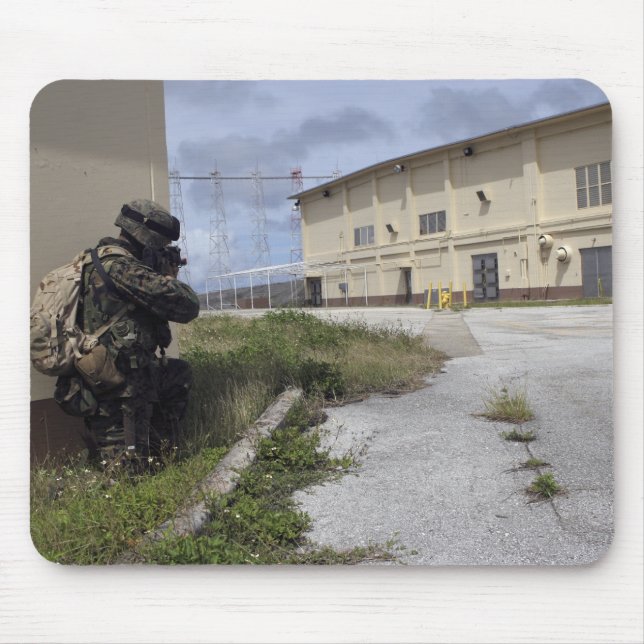 Tapis De Souris Un Marine assure la sécurité (Devant)