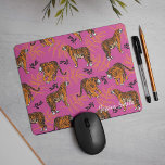 Tapis De Souris Un Motif de tigre bizarre sur le rose vif<br><div class="desc">Motif de tigre sur Bright Pink Mouse Pad - Vous allez juste aller complètement sauvage pour ce motif de tigre "roarsome" sur rose, pavé de souris. Personne ne pense que vous êtes un imitateur avec ce design accrocheur aux yeux. Éclairer le lieu de travail ou le bureau à domicile. C'est...</div>
