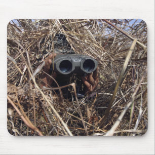 Tapis De Souris Un observateur de scouts pratique la technique d'o