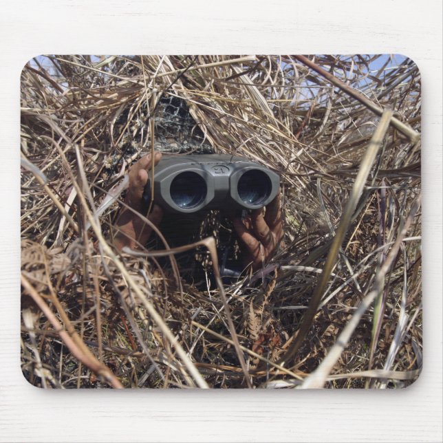 Tapis De Souris Un observateur de scouts pratique la technique d'o (Devant)
