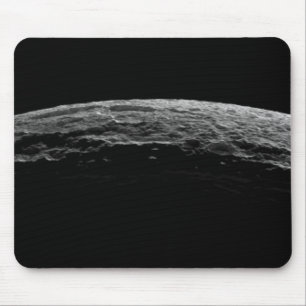 Tapis De Souris Un paysage irréel de la lune de Saturne