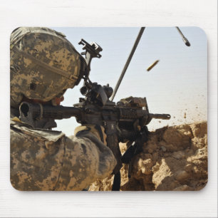 Tapis De Souris un soldat engage des forces ennemies