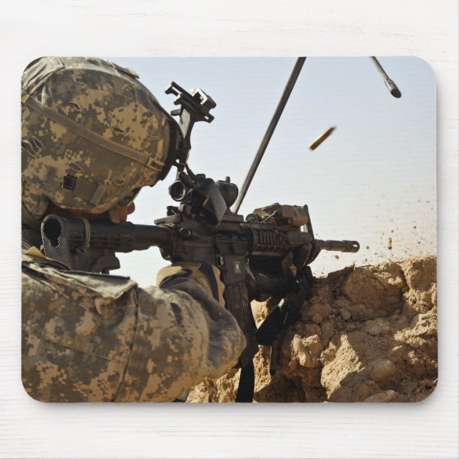 Tapis De Souris un soldat engage des forces ennemies (Devant)