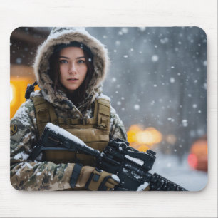 Tapis De Souris Une belle brunette soldat