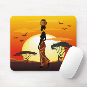 Tapis De Souris Une belle femme africaine Silhouette sur les solei