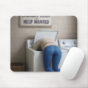 Tapis De Souris Une Femme Courte En Tête Dans Une Machine À Laver