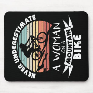 Tapis De Souris Une femme en VTT   Cadeau d'anniversaire mignon
