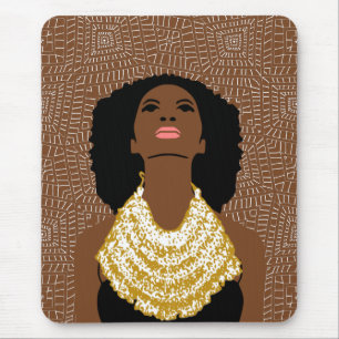 Tapis De Souris Une femme noire brune qui regarde   Collier tribal