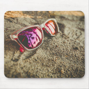 Tapis De Souris Une paire de lunettes de soleil à la mode sur la