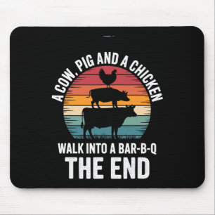 Tapis De Souris Une vache un cochon et un poulet entrent dans un R