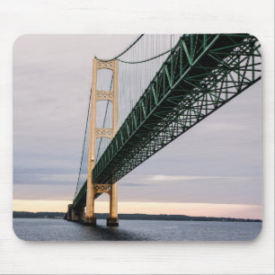 Tapis De Souris Une vue du pont Mackinac depuis le lac Michigan 2