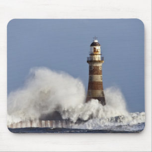Tapis De Souris Vagues se brisant contre le phare de Roker
