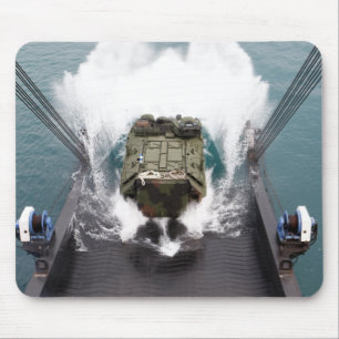 Tapis De Souris Véhicules d'assaut amphibies débarquent de USNS