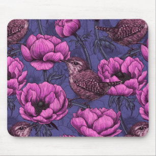 Tapis De Souris Wrens dans le jardin de l'anémone