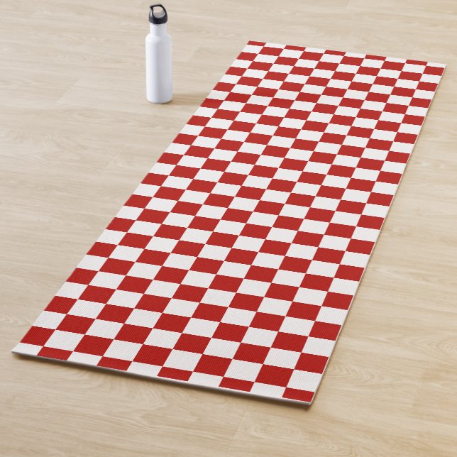 Tapis De Yoga à damiers carré rouge blanc rétro (En situation)