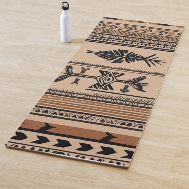 Tapis de Yoga à Motif de Flèche Tribale Horizontal (En situation)