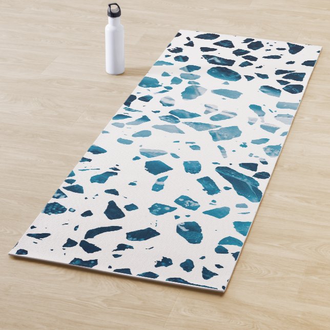 Tapis De Yoga Abstrait Terrazzo Mosaic Marine et Motif bleu clai (En situation)