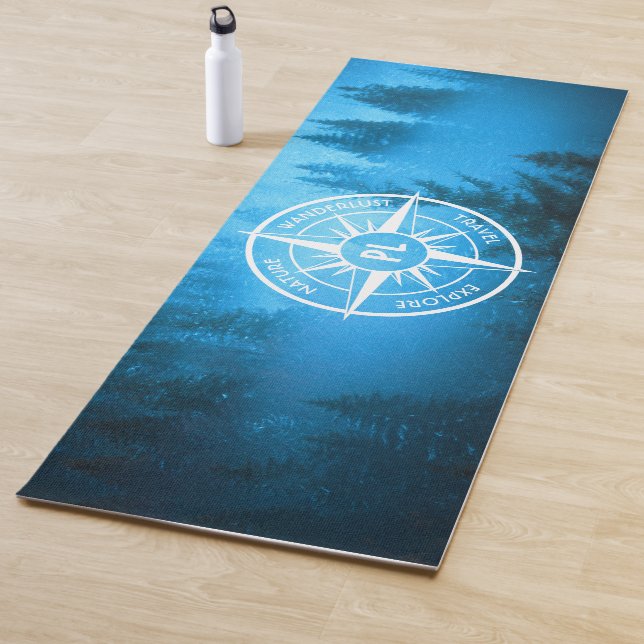 Tapis De Yoga Aiguille de compas monogramme brouillard dans la f (En situation)
