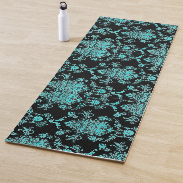 Tapis De Yoga Aqua Damassé sur Design Chic Noir (En situation)