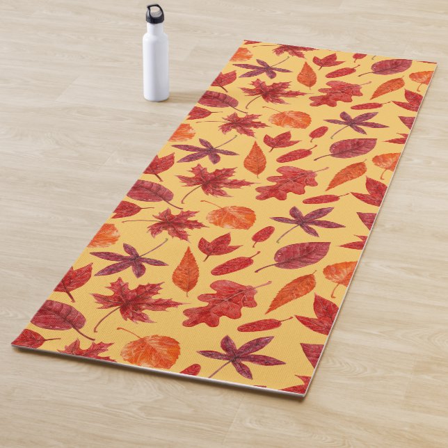 Tapis De Yoga Aquarelle des feuilles rouges (En situation)