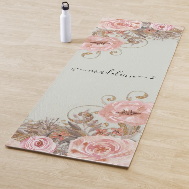 Tapis De Yoga Aquarelle florale Blush Sage Green Name Script (En situation)