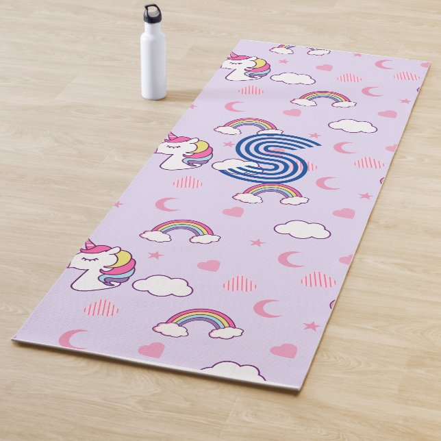 Tapis De Yoga Aquarelle rose Unicorne Yoga Fun Monogramme noir (En situation)