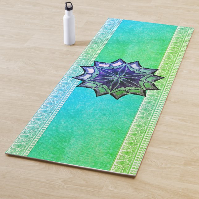 Tapis de yoga au lotus mandala vert (En situation)