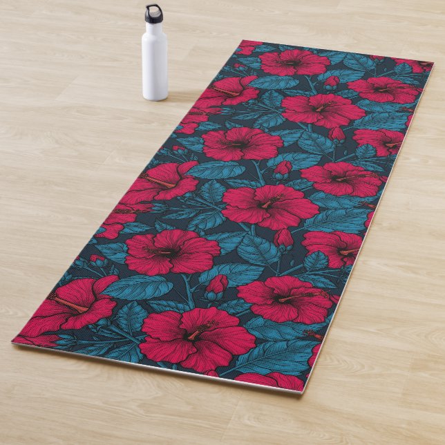 Tapis de yoga aux fleurs d'hibiscus rouges (En situation)