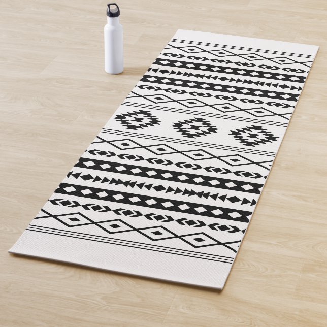 Tapis De Yoga Aztec noir sur blanc Motifs mélangés Motif (En situation)