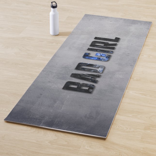 Tapis De Yoga Bad Girl rustique gris bleu (En situation)