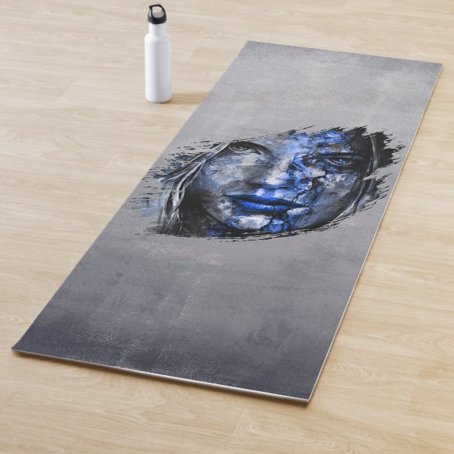 Tapis De Yoga Bad Girl visage rustique gris bleu (En situation)