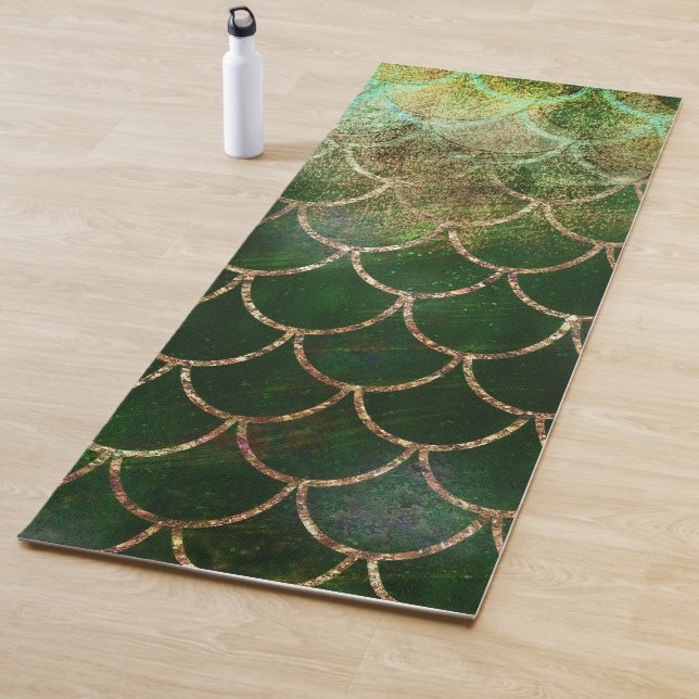 Tapis De Yoga Balances de poissons de sirène vert et or (En situation)