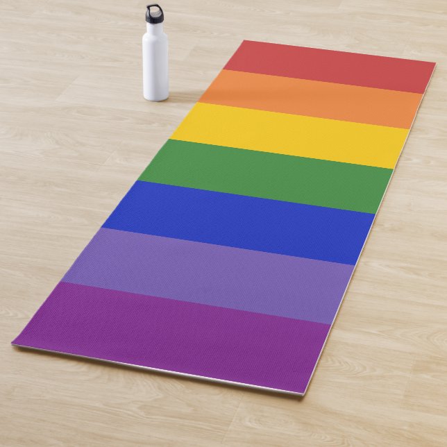 Tapis De Yoga Bandes arc-en-ciel colorées (En situation)