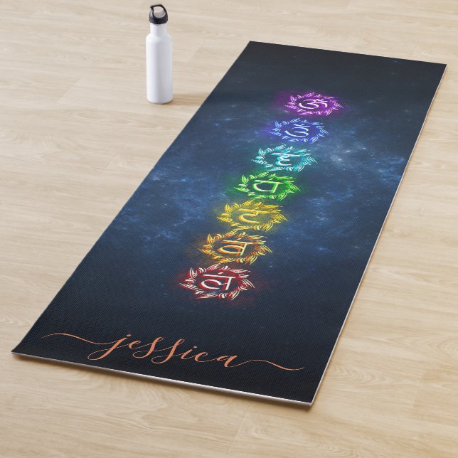 Tapis De Yoga Beau bleu cosmique OM Chakra Guérison personnalisé (En situation)