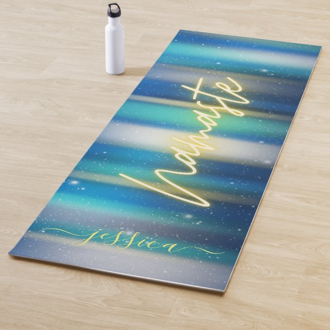 Tapis De Yoga Beau Blue Turquoise Gold Namaste Nom personnalisé (En situation)