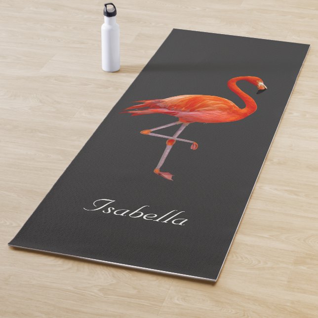 Tapis De Yoga Beau flamant sur noir personnalisé (En situation)