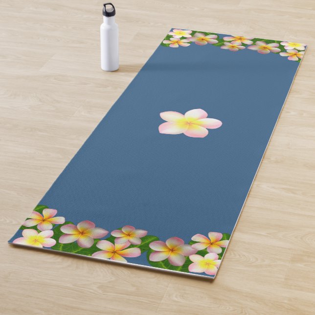 Tapis De Yoga Belle Frangipani Flowers on Award Blue (En situation)