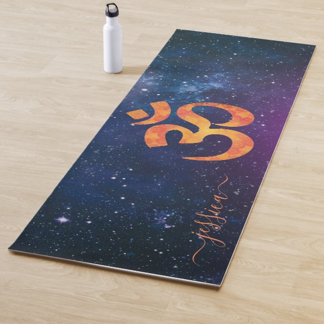 Tapis De Yoga Belle Galaxie Cosmique Bleue OM Nom personnalisé (En situation)