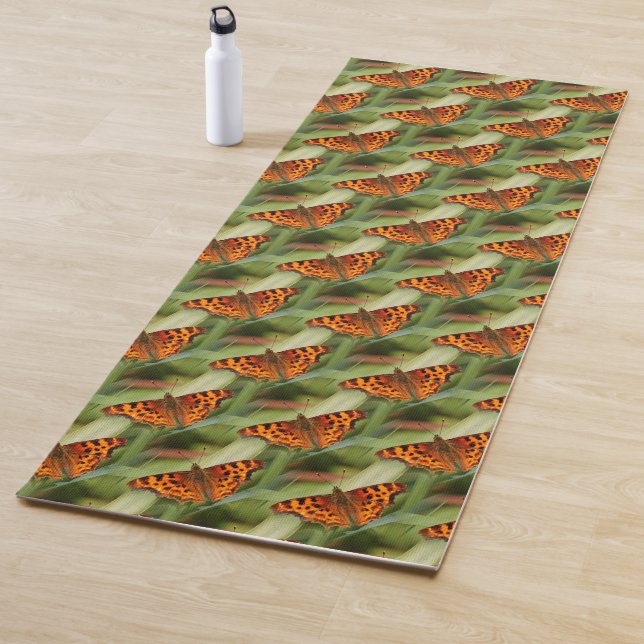 Tapis De Yoga Belles papillons Comma Satyr Orange (En situation)