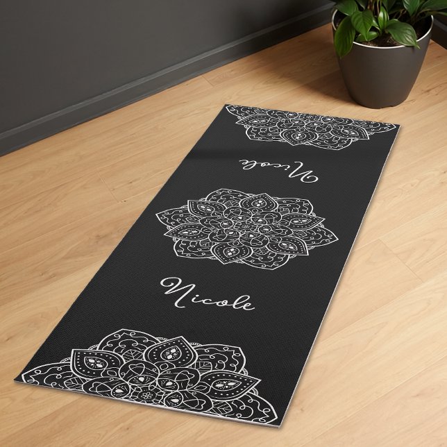 Tapis De Yoga Black And White Stylish Mandala With Custom Name (Créateur téléchargé)
