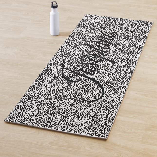 Tapis De Yoga Black & white snow leopard wild animal print (En situation)
