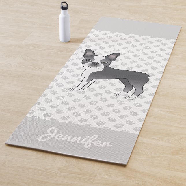 Tapis De Yoga Bleu Et Blanc Boston Terrier Dessin Chien Et Nom (En situation)