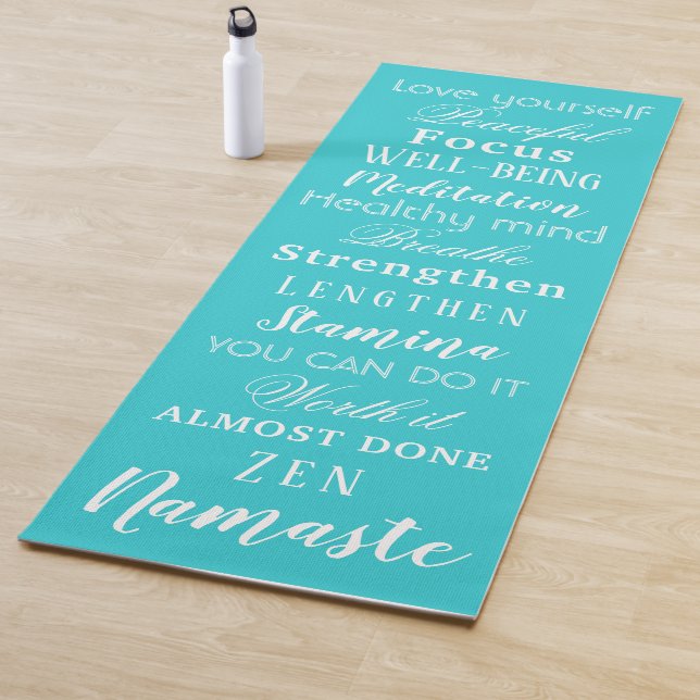 Tapis de Yoga Bleu Mots Motivationnels Modernes (En situation)